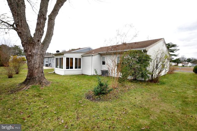 90 HUNTINGTON DR, Southampton, NJ 08088