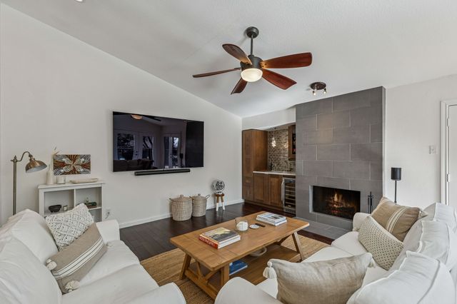 6124 Summer Creek Circle, Dallas, TX 75231