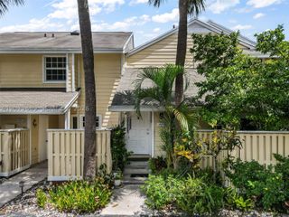 2071 Champions Way, North Lauderdale, FL 33068