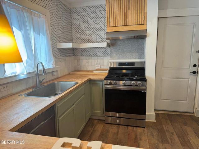 615 N CEBADA Street, El Paso, TX 79903