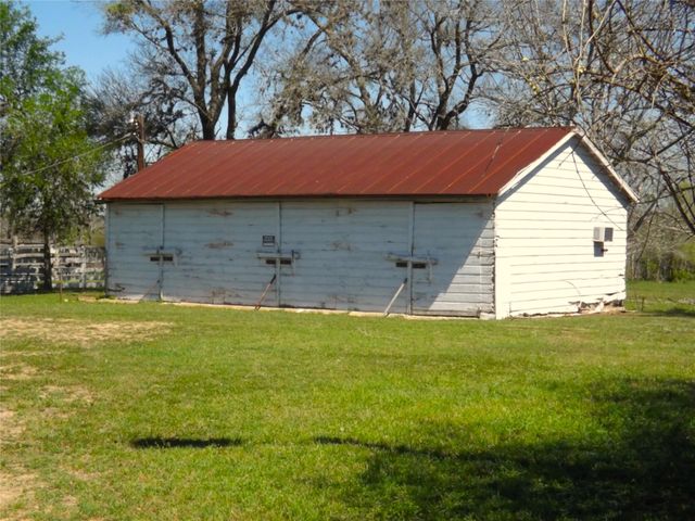 1649 County Road 209, Weimar, TX 78962
