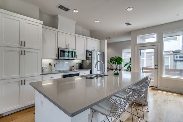 2452 Thatcher Drive, Dallas, TX 75206