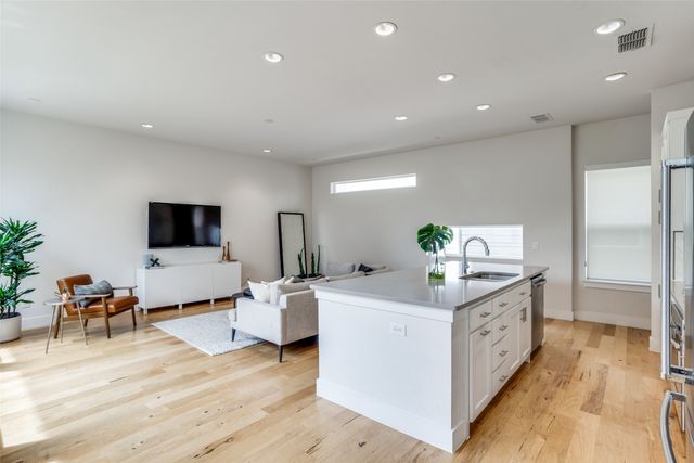 2452 Thatcher Drive, Dallas, TX 75206