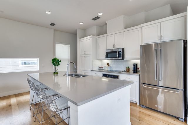 2452 Thatcher Drive, Dallas, TX 75206