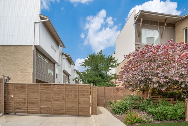 2452 Thatcher Drive, Dallas, TX 75206