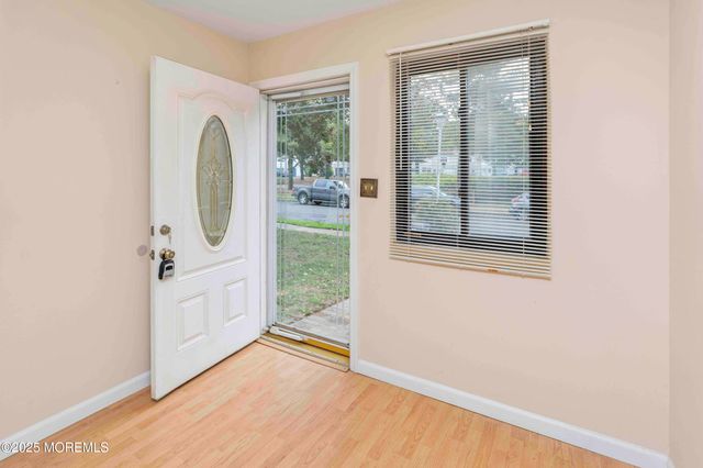 610 Randall Way, Aberdeen, NJ 07747