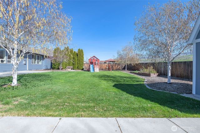 2327 Spring Wheat Road, East Wenatchee, WA 98802