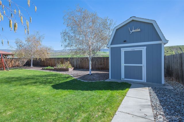 2327 Spring Wheat Road, East Wenatchee, WA 98802