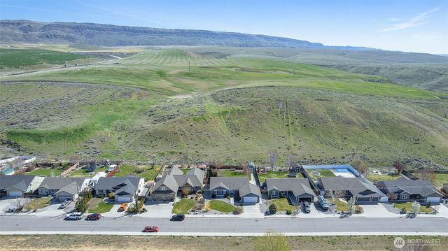 2327 Spring Wheat Road, East Wenatchee, WA 98802