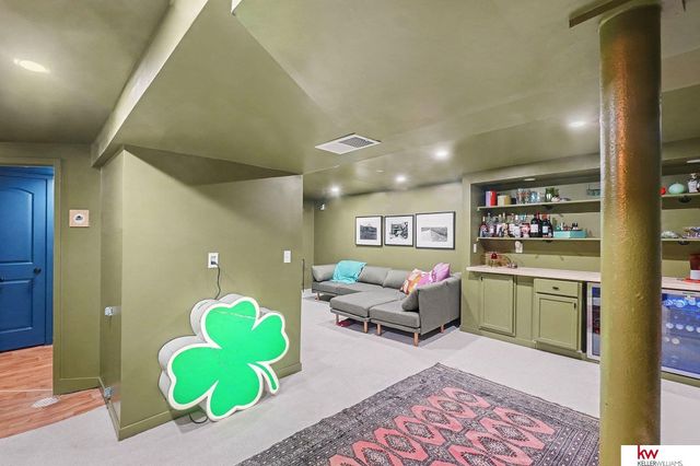 978 S 50 Street, Omaha, NE 68106