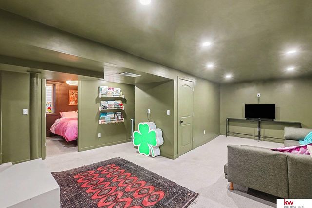 978 S 50 Street, Omaha, NE 68106