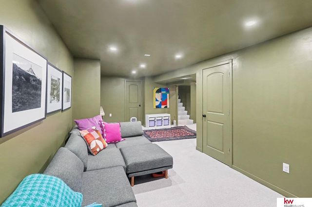 978 S 50 Street, Omaha, NE 68106