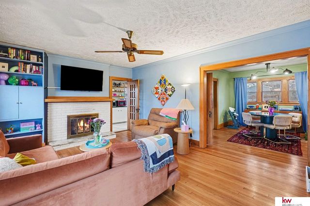 978 S 50 Street, Omaha, NE 68106