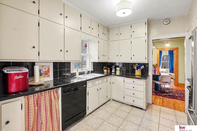 978 S 50 Street, Omaha, NE 68106