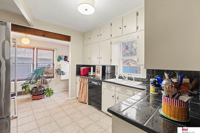 978 S 50 Street, Omaha, NE 68106