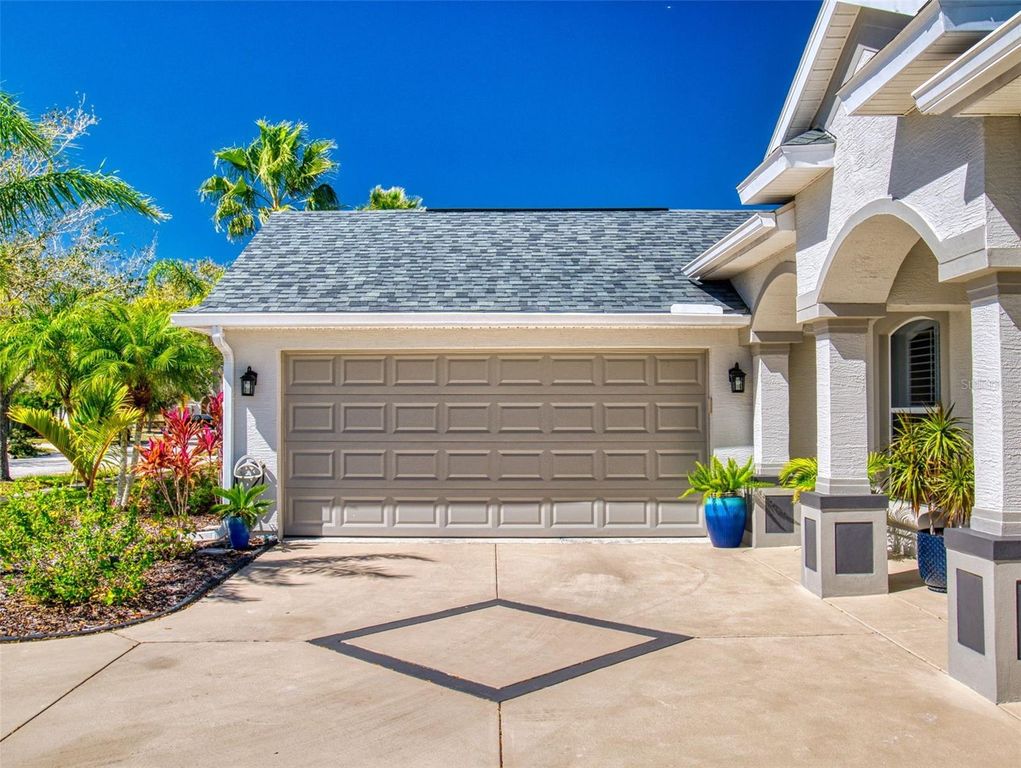 Image 4 of property listing at 3611 MARISOL COURT, New Smyrna Beach, FL 32168