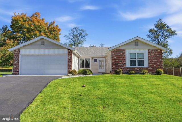9 S LANCASTER LN, Newtown, PA 18940
