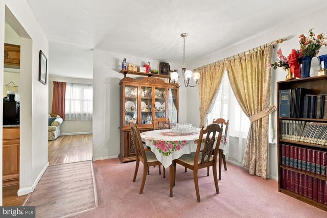 9 S LANCASTER LN, Newtown, PA 18940