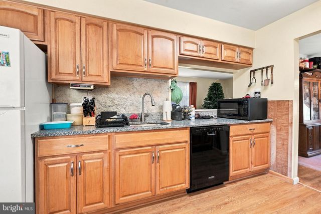 9 S LANCASTER LN, Newtown, PA 18940