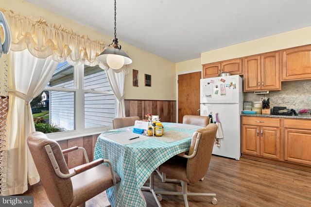 9 S LANCASTER LN, Newtown, PA 18940