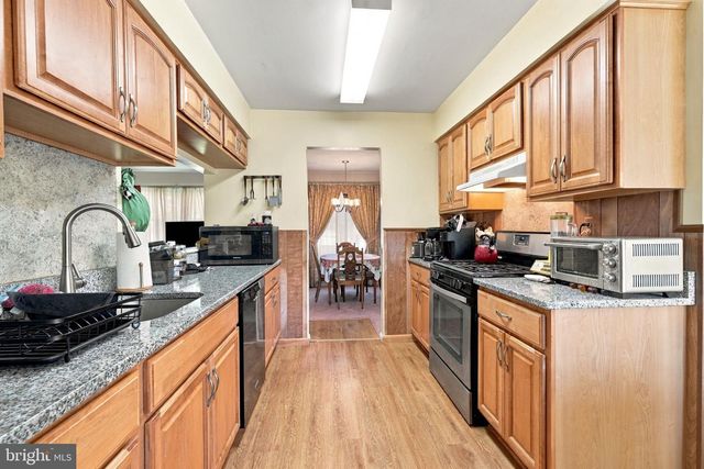 9 S LANCASTER LN, Newtown, PA 18940