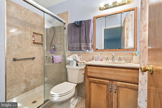 9 S LANCASTER LN, Newtown, PA 18940