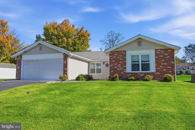 9 S LANCASTER LN, Newtown, PA 18940