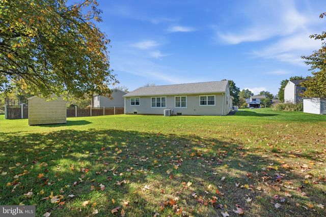 9 S LANCASTER LN, Newtown, PA 18940
