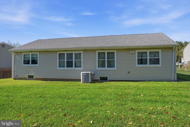 9 S LANCASTER LN, Newtown, PA 18940