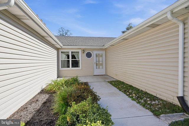 9 S LANCASTER LN, Newtown, PA 18940