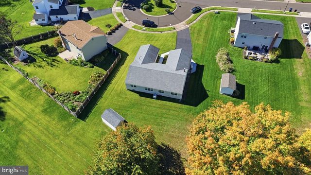 9 S LANCASTER LN, Newtown, PA 18940