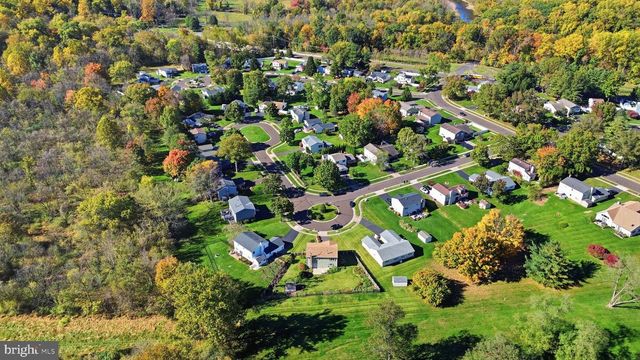9 S LANCASTER LN, Newtown, PA 18940
