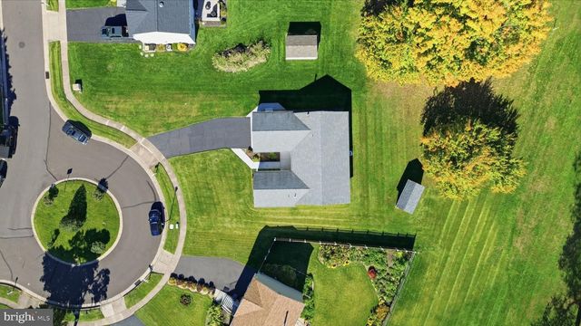 9 S LANCASTER LN, Newtown, PA 18940