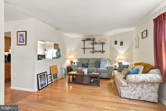 9 S LANCASTER LN, Newtown, PA 18940