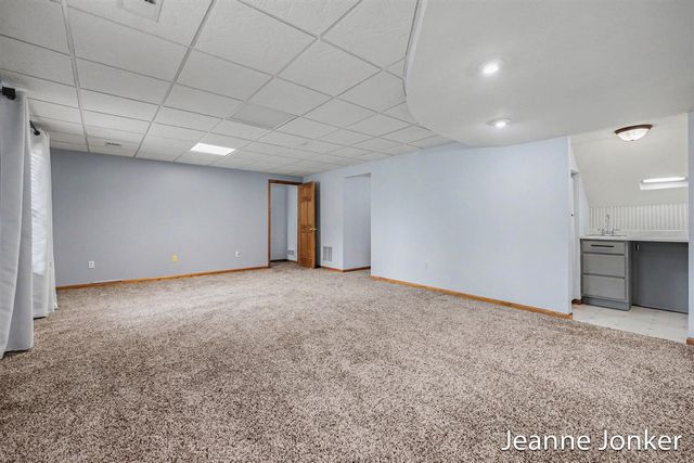 931 Sunset Hills Avenue, Grand Rapids, MI 49534