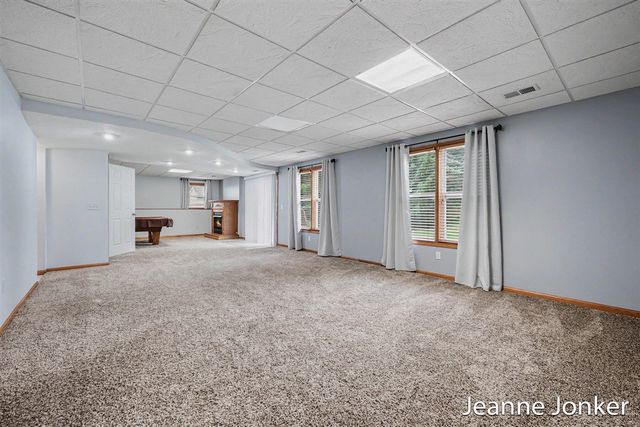 931 Sunset Hills Avenue, Grand Rapids, MI 49534