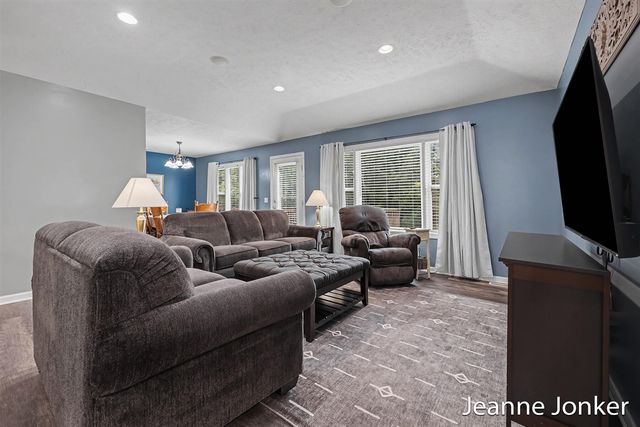 931 Sunset Hills Avenue, Grand Rapids, MI 49534