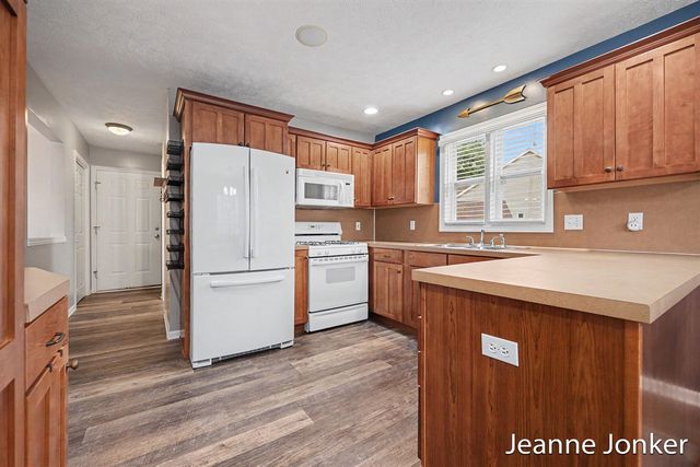 931 Sunset Hills Avenue, Grand Rapids, MI 49534
