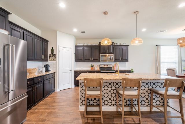 1715 Swale Lane, Granbury, TX 76049