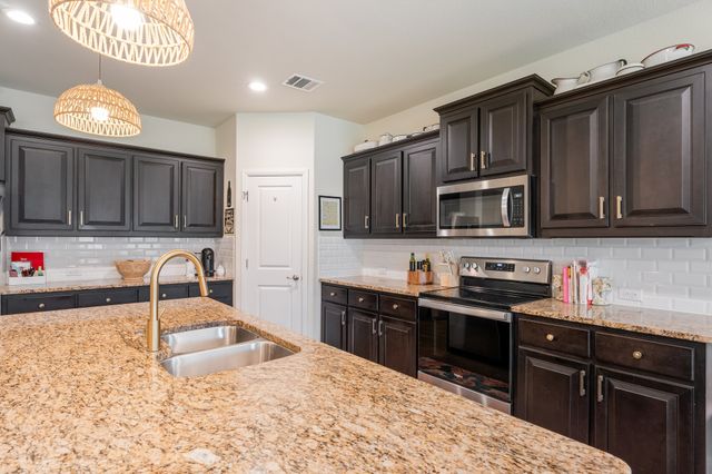 1715 Swale Lane, Granbury, TX 76049