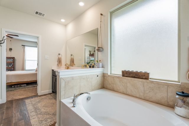 1715 Swale Lane, Granbury, TX 76049