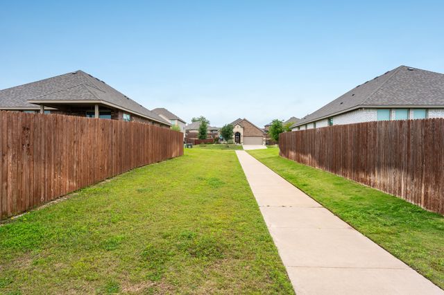 1715 Swale Lane, Granbury, TX 76049