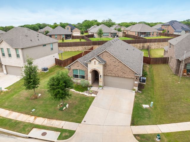 1715 Swale Lane, Granbury, TX 76049