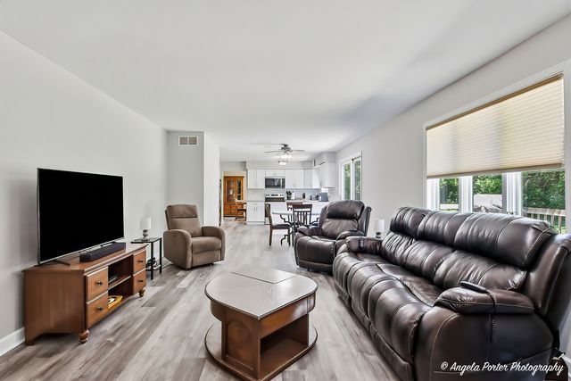 2720 N Patricia Lane, Mchenry, IL 60051