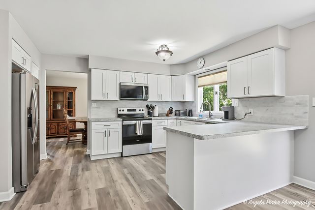2720 N Patricia Lane, Mchenry, IL 60051
