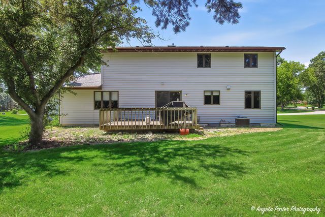 2720 N Patricia Lane, Mchenry, IL 60051