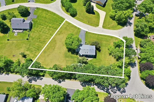 2720 N Patricia Lane, Mchenry, IL 60051
