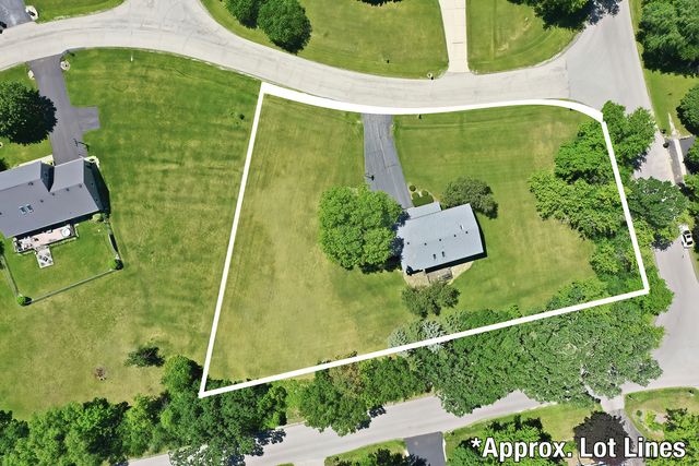 2720 N Patricia Lane, Mchenry, IL 60051