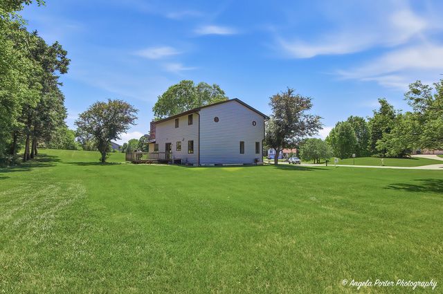 2720 N Patricia Lane, Mchenry, IL 60051