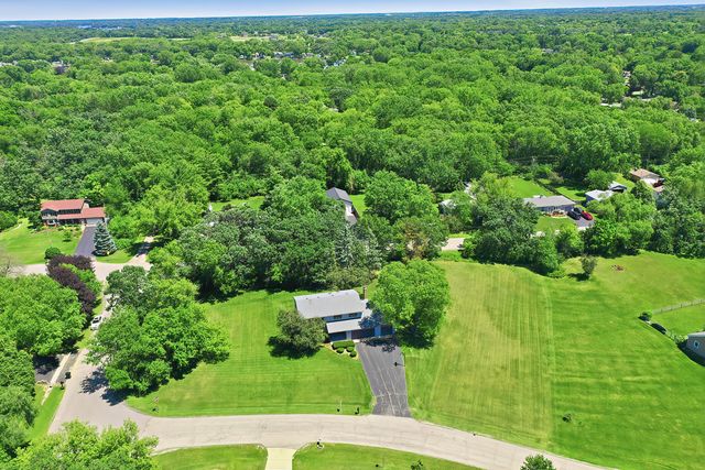 2720 N Patricia Lane, Mchenry, IL 60051
